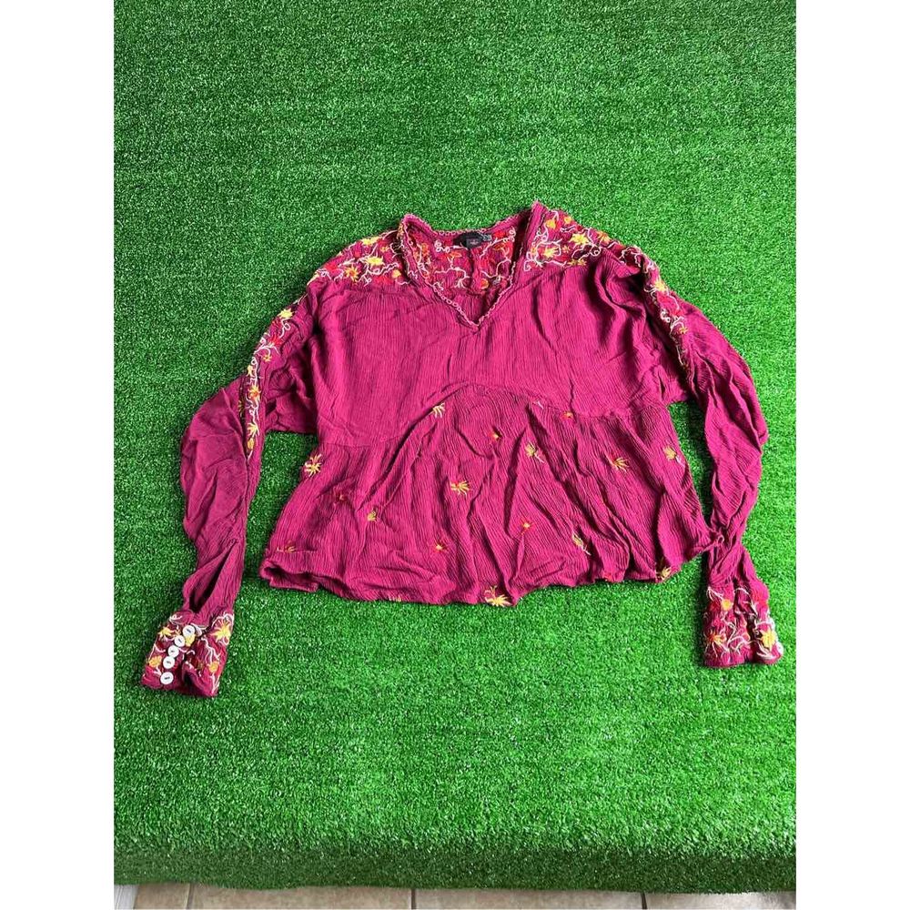 Pretty Flowery Embroidered JW Style Long Sleeved Women’s Small Shirt